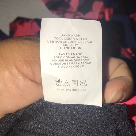 New red floral plus size swimtop - Picture 9 of 11